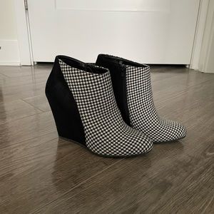 Houndstooth Print Wedge Bootie - NEW